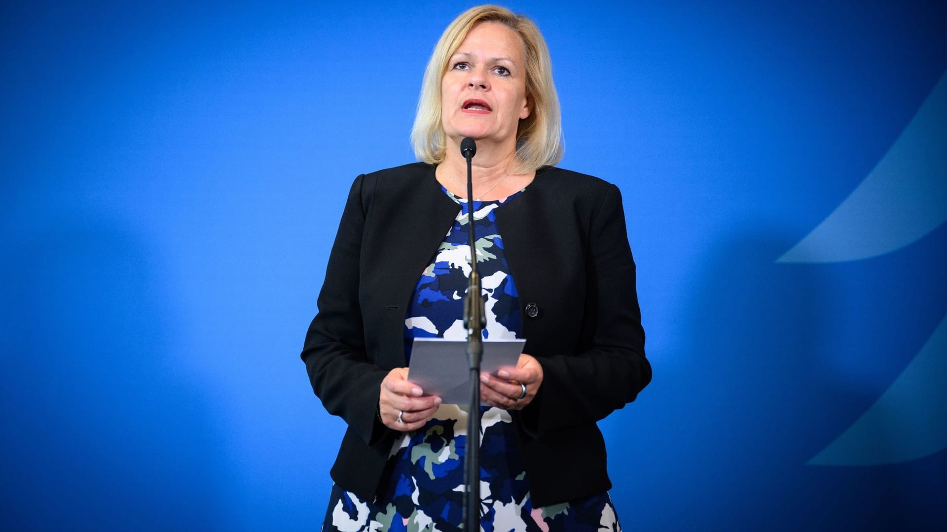 Faeser: Verbindungen im Rechtsextremismus besser aufklären Faeser: Verbindungen im Rechtsextremismus besser aufklären