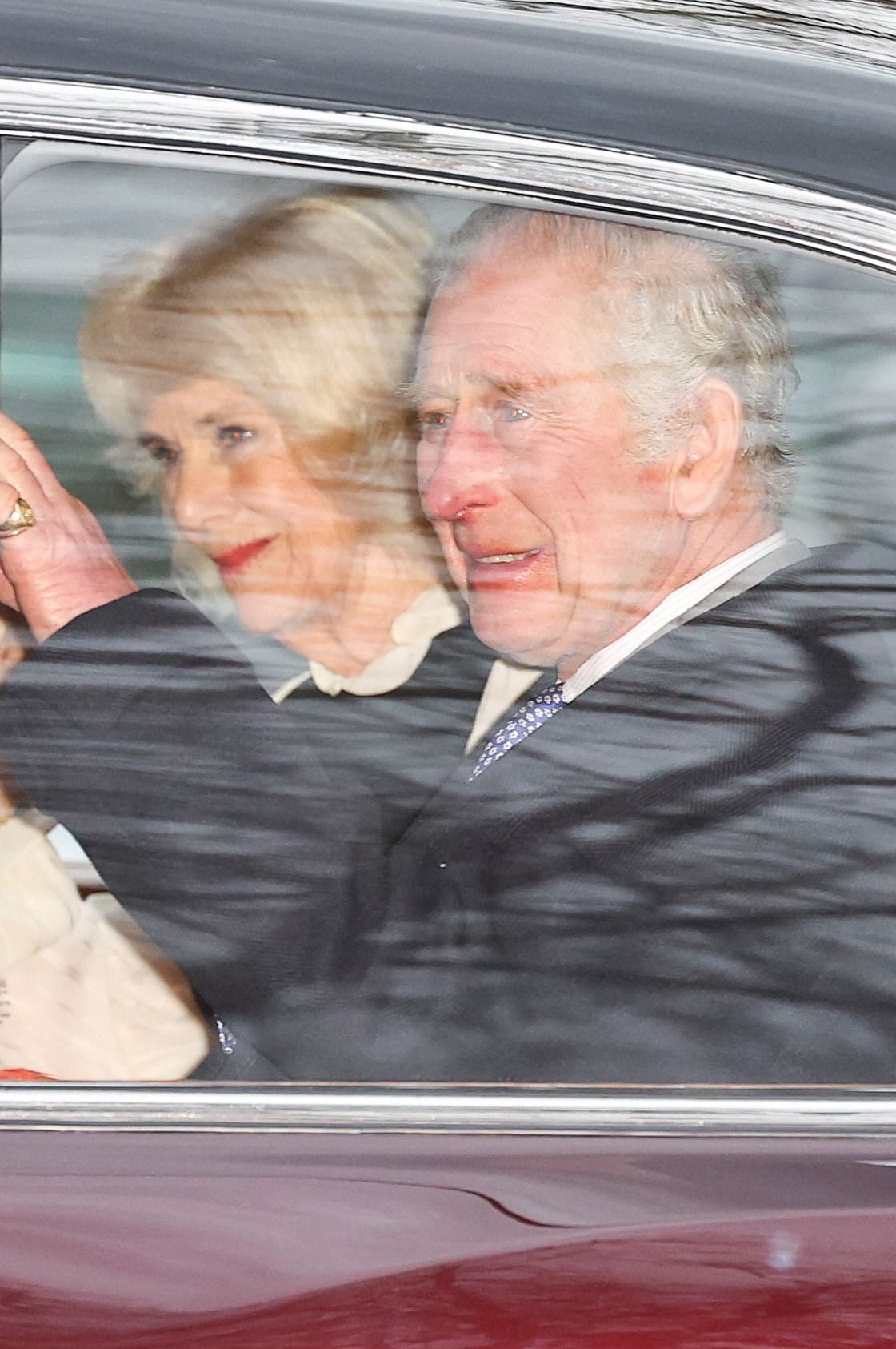 Königin Camilla und König Charles III. verlassen Clarence House in London.