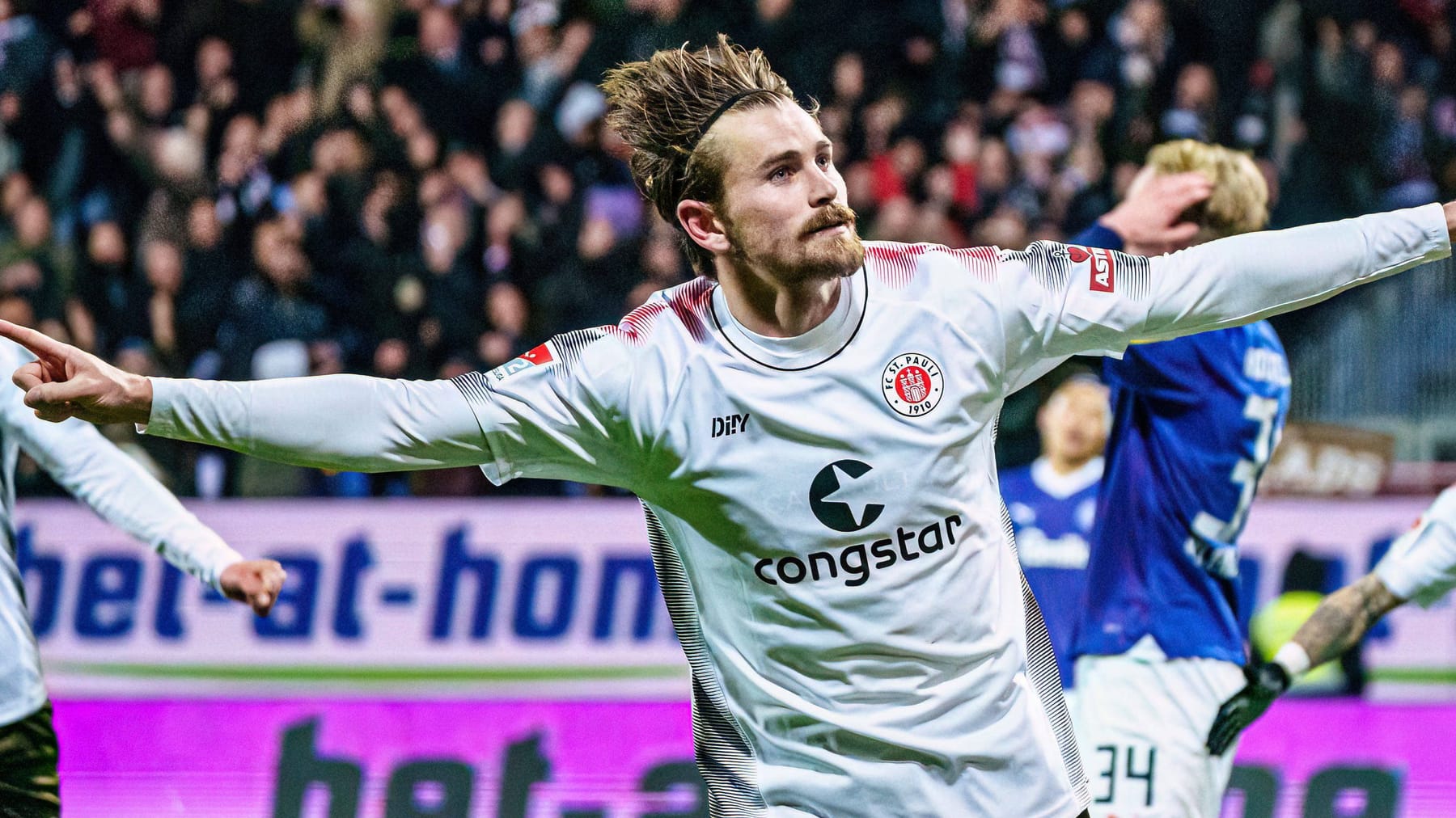 Tore-Wahnsinn im Spitzenspiel: St. Pauli siegt und zieht davon