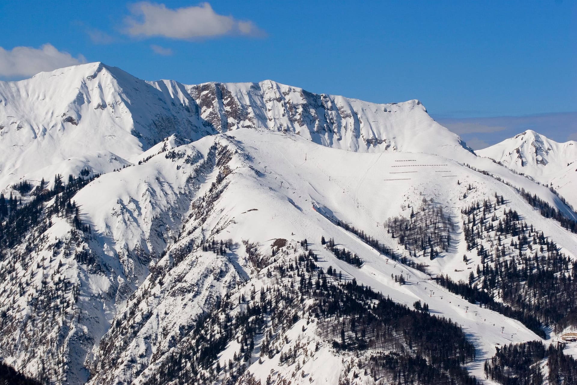 Skigebiet Christlum (Archivbild): Nach einem schweren Unfall ist eine 16-jährige Skifahrerin ihren Verletzungen erlegen.