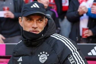 Thomas Tuchel: Der Bayern-Trainer könnte für das Duell mit Leverkusen einen wichtigen Spieler zurückbekommen.