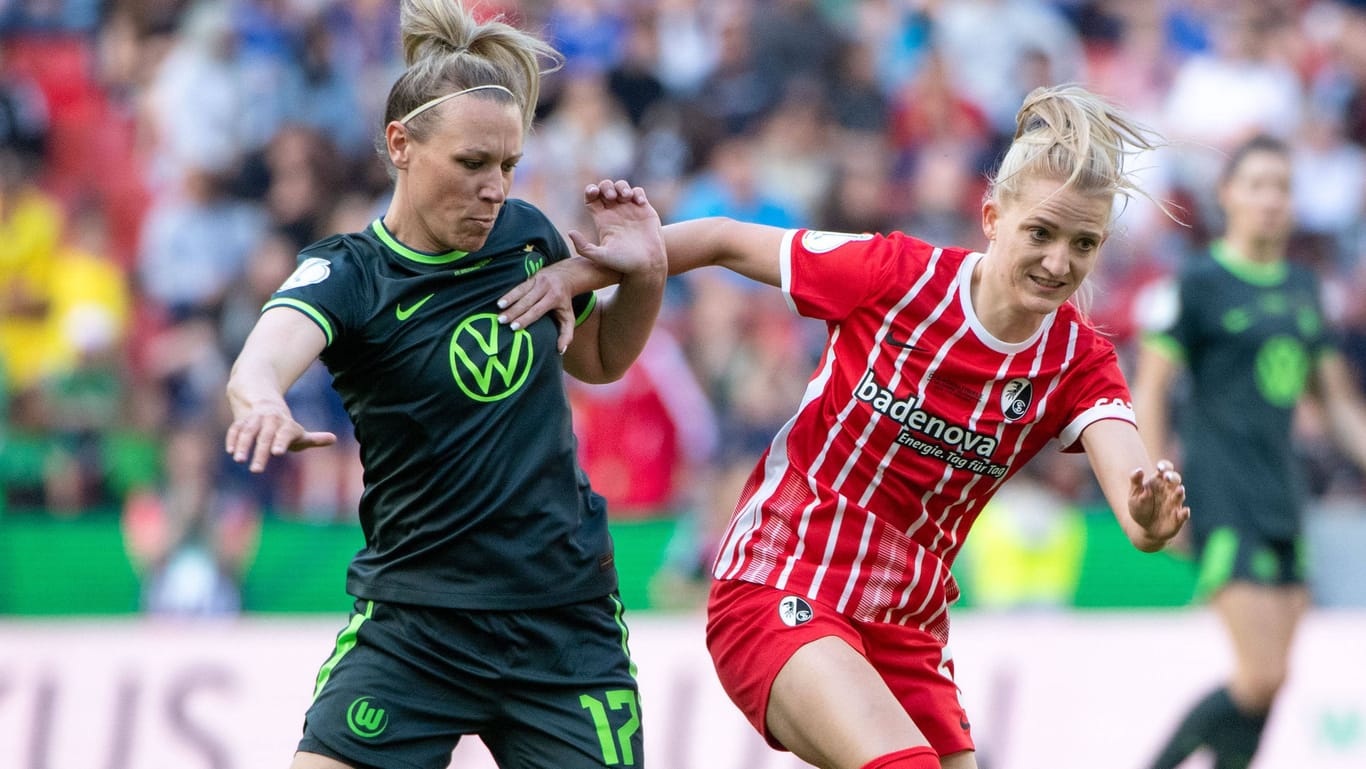 Kim Fellhauer (r.) im DFB-Pokalfinale 2023: Die Freiburgerin beendet ihre Laufbahn.