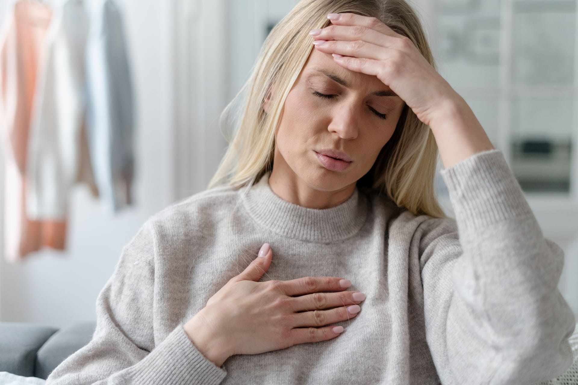 In der Zeit um die Menopause sollten Frauen besonders achtsam mit ihrem Herzen sein.