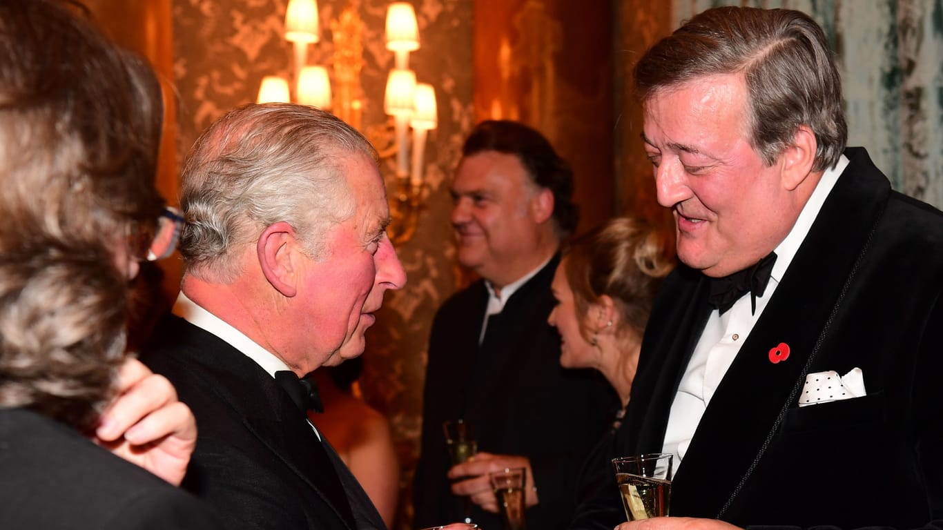 Der damalige Prinz Charles und Stephen Fry im Jahr 2018.