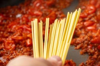 Spaghetti (Symbolbild): Mann soll mit dem Essen getötet haben.