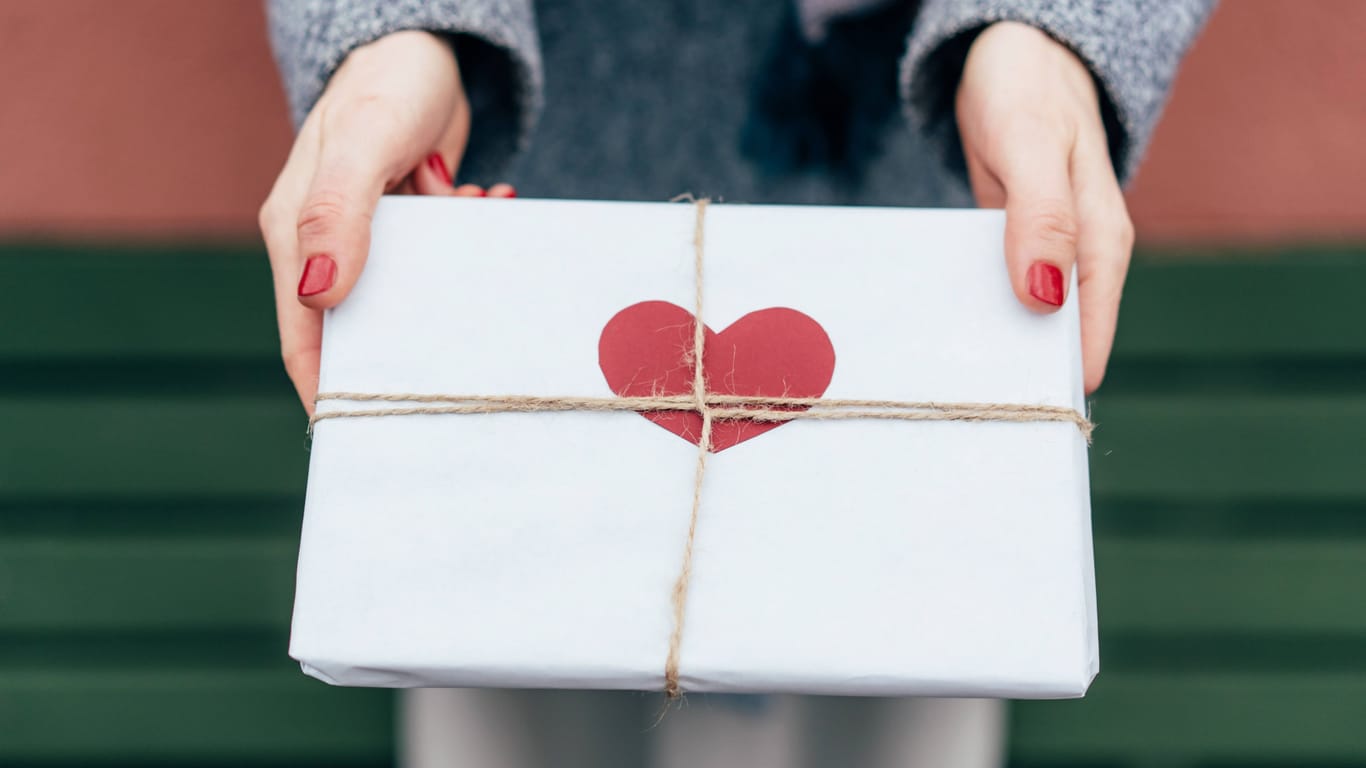 Romantische Liebesgeschenkideen zum Valentinstag 2024: Besondere Geschenke für Mann, Frau und jeden, der Liebe verschenken möchte.