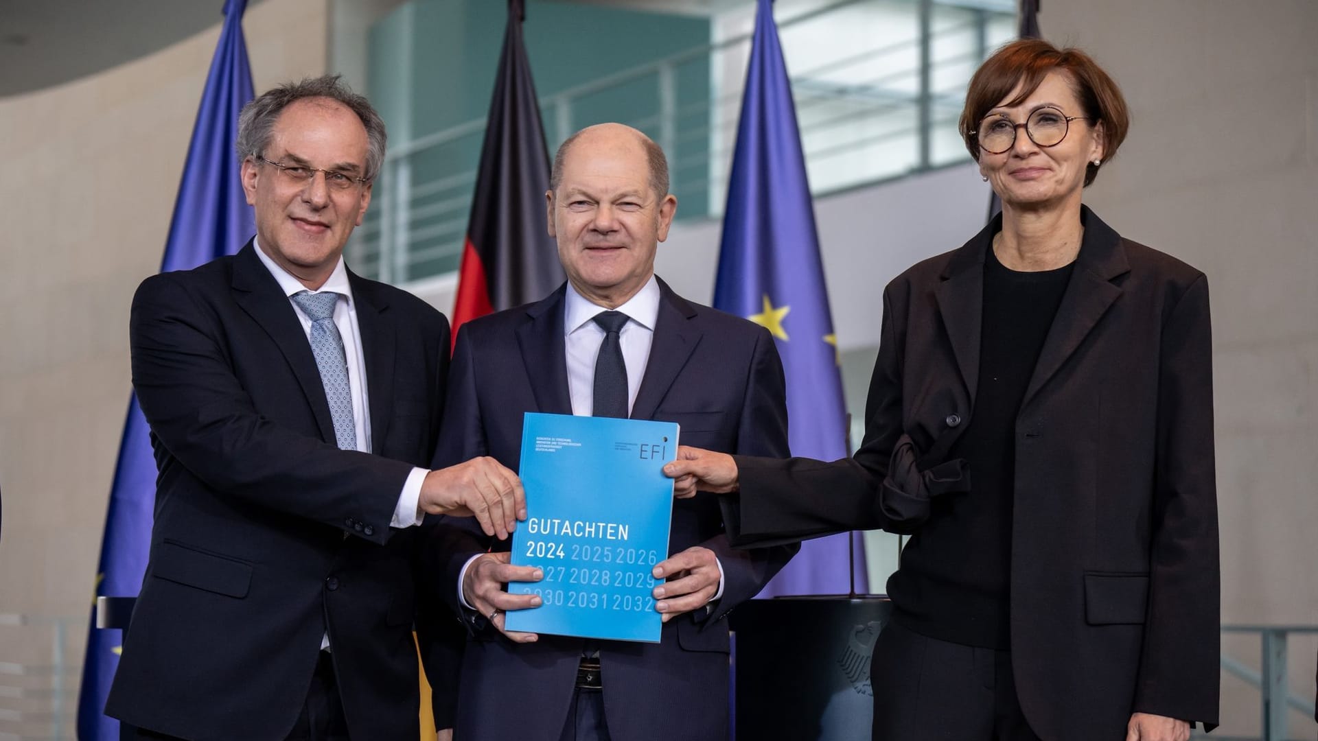 Scholz nimmt Gutachten entgegen