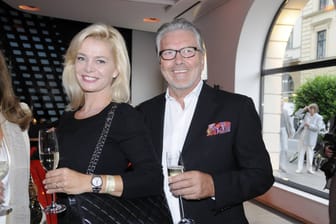 Klaus Hallhuber mit seiner zweiten Ehefrau Sarah: Hallhuber hatte mit seinem Vater das gleichnamige Unternehmen gegründet.