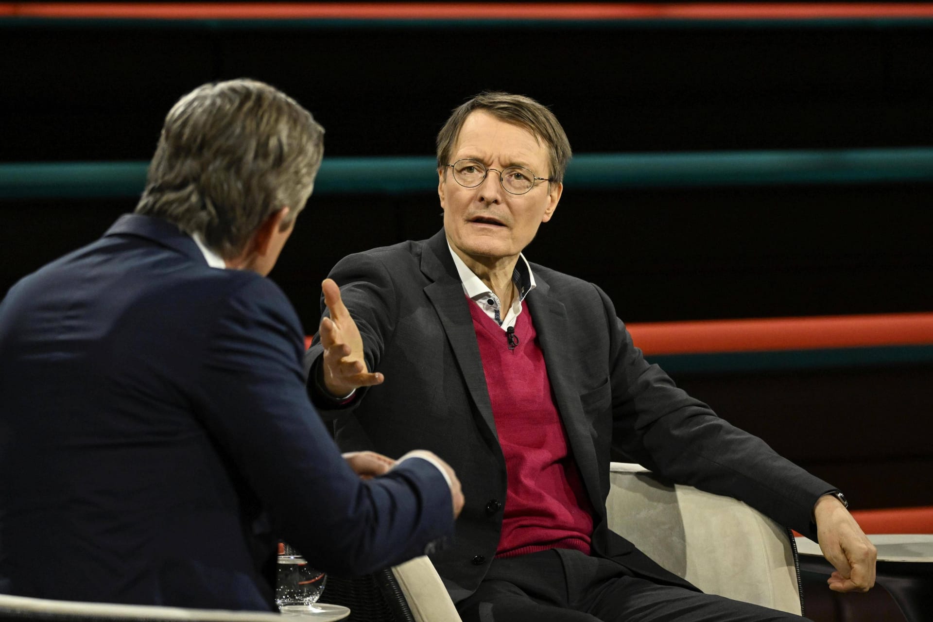 Karl Lauterbach in der Diskussion mit Markus Lanz (Archivfoto): Der SPD-Politiker hat mit einer Äußerung die Anwohner in seinem Wahlkreis enttäuscht.