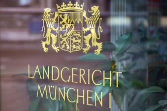 Wegen sexuellem Missbrauch an einer 13-Jährigen wurde ein Mann vom Landgericht München I (Symbolbild) zu vier Jahren Haft verurteilt.