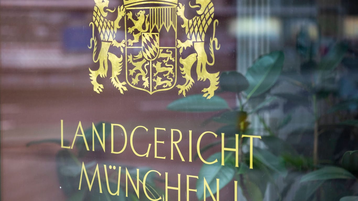 Wegen sexuellem Missbrauch an einer 13-Jährigen wurde ein Mann vom Landgericht München I (Symbolbild) zu vier Jahren Haft verurteilt.