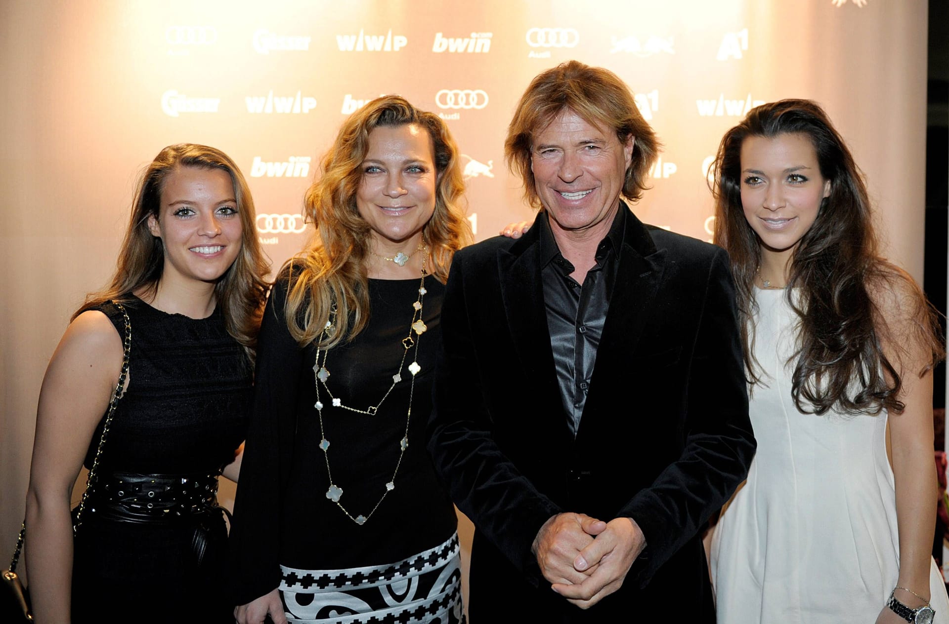 Hansi Hinterseer mit seiner Frau Romana und den Töchtern Jessica und Laura