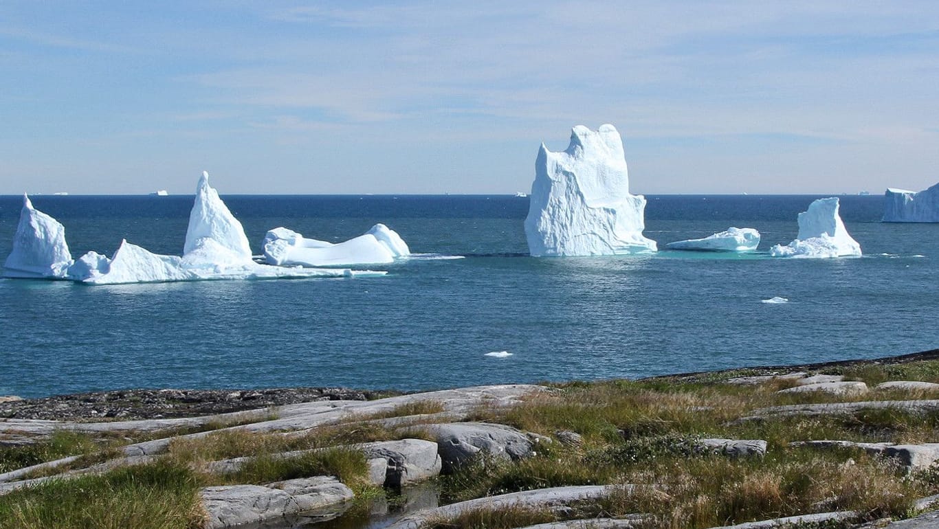 Eisberge vor Grönland (Archiv): Immer mehr Gletscher schmelzen auf der Insel.