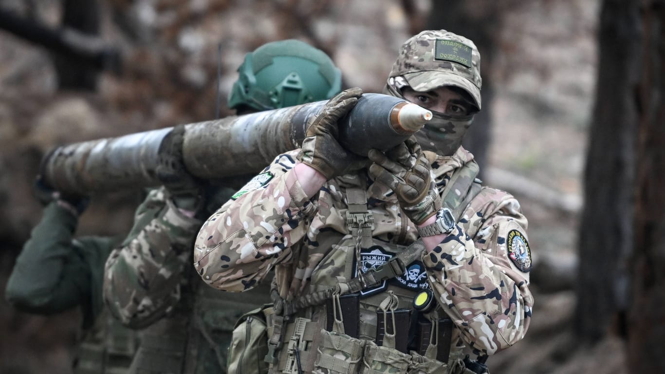 Ein ukrainischer Soldat in der Ukraine: Werden bald auch westliche Bodentruppen in dem angegriffenen Land helfen?