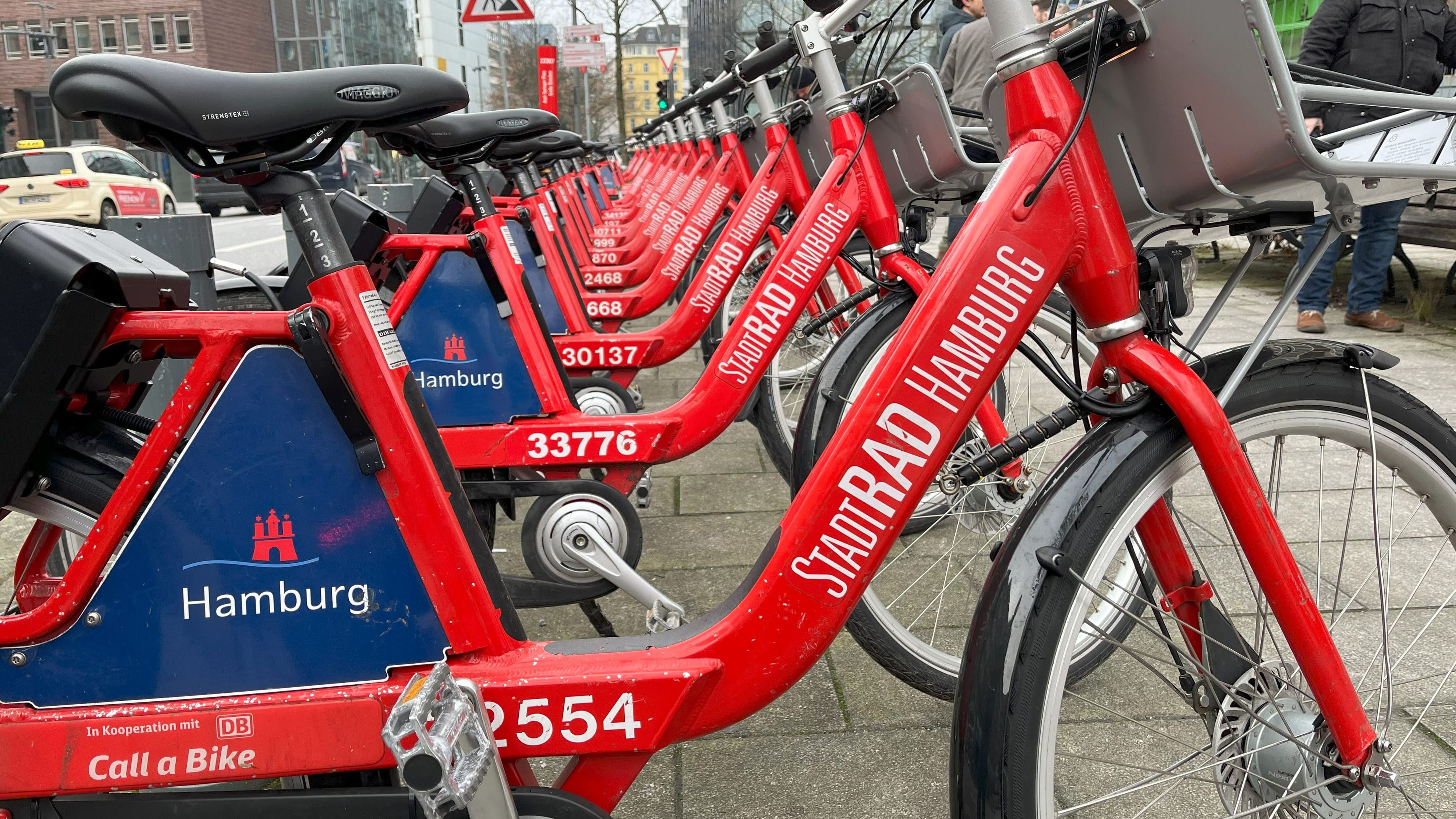 Hamburg und Deutsche Bahn halten an Mobilitätswende durch "Stadtrad" fest