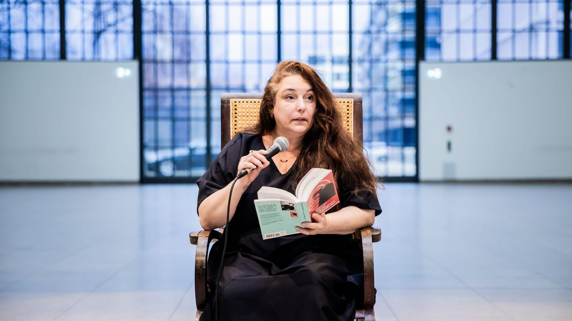 Tania Bruguera bei ihrer Performance (Archivfoto): Ihre Lesung musste abgebrochen werden.