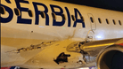 Die Linke Seite der Air Serbia Maschine wurde schwer beschädigt.