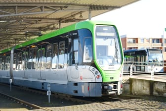 Stadtbahn der Üstra: Die Ausbildung zum Stadtbahnfahrer beträgt für Quereinsteiger 60 Tage.