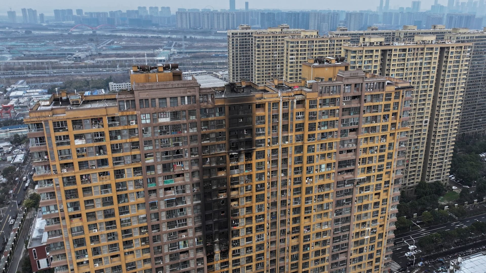 Feuer in Wohnblock in China