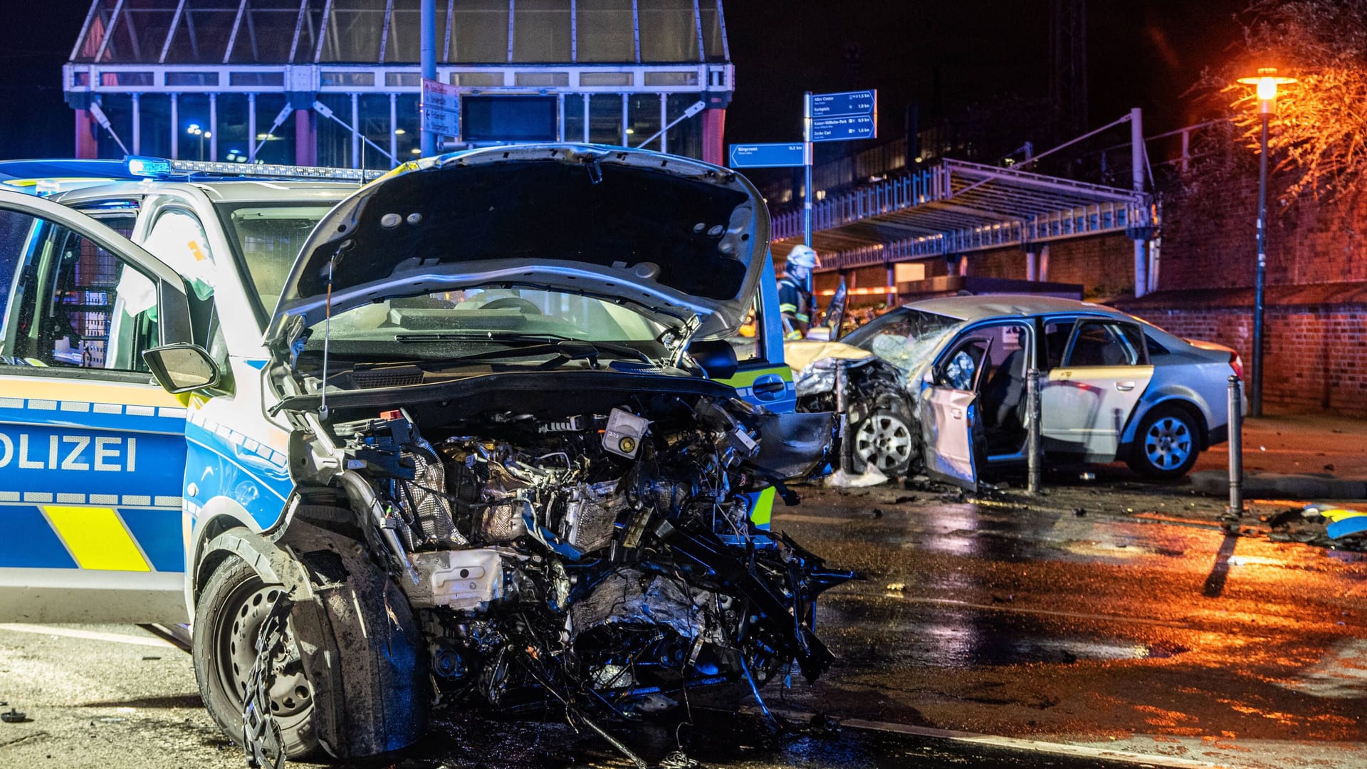 Unfallstelle in Kartenberg: Insgesamt wurden drei Personen bei dem Vorfall verletzt.