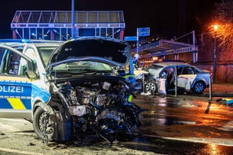 Unfallstelle in Kartenberg: Insgesamt wurden drei Personen bei dem Vorfall verletzt.