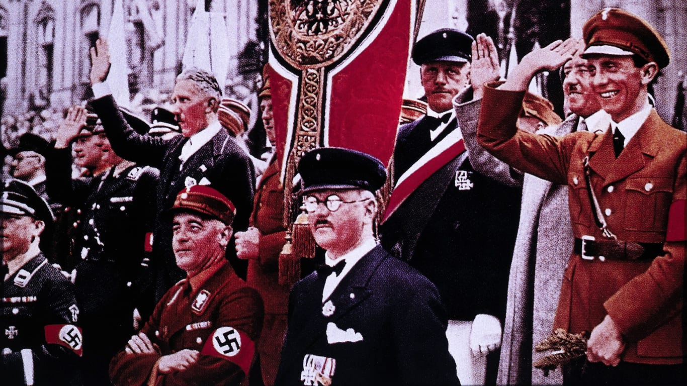 Nazi-Aufmarsch in Stuttgart 1933, rechts Joseph Goebbels.