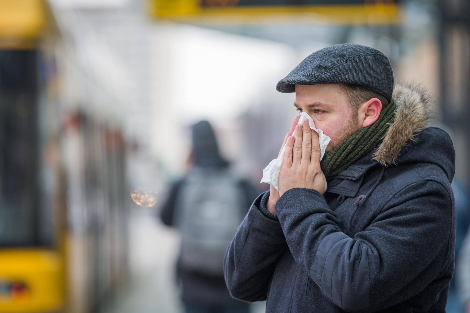 Mann in Dresden (Symbolbild): Experten haben die Stadt bewertet.