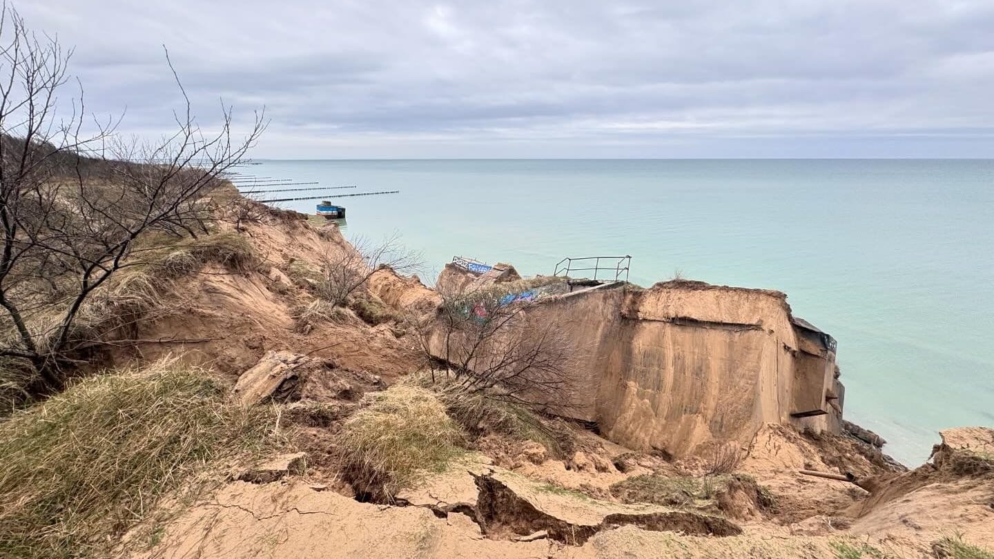 Der abgestürzte Bunker an der Steilküste im Ahrenshooper Ortsteil Niehagen: Er galt als beliebtes Ausflugsziel.