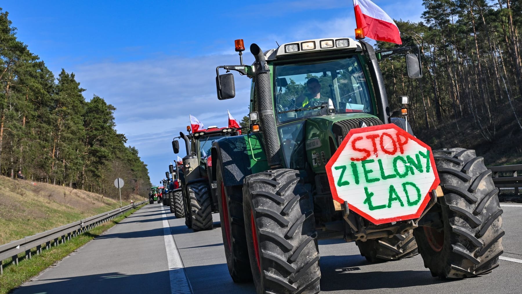 Rolnicy paraliżują granicę z Niemcami – zablokowane są oba pasy autostrady