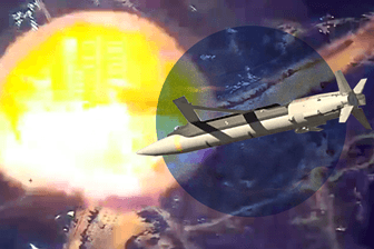 Heftiger Einschlag: Dieses Video soll den ersten Einsatz neuer Lenkbomben in der Ukraine zeigen.