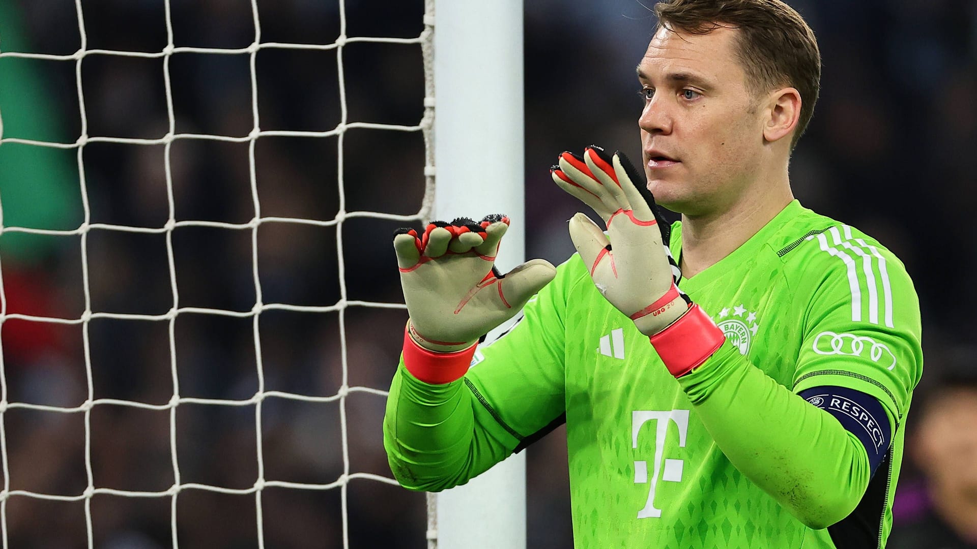 Manuel Neuer: Gleich in der Anfangsphase mehrmals als Anspielstation gefragt, als Torhüter aber so gut wie gar nicht. Rettete dann stark im Eins-gegen-Eins gegen Isaksen (48.) und bewahrte sein Team so noch vor dem Rückstand. Beim Elfmeter ließ ihm Immobile keine Chance. Note 3