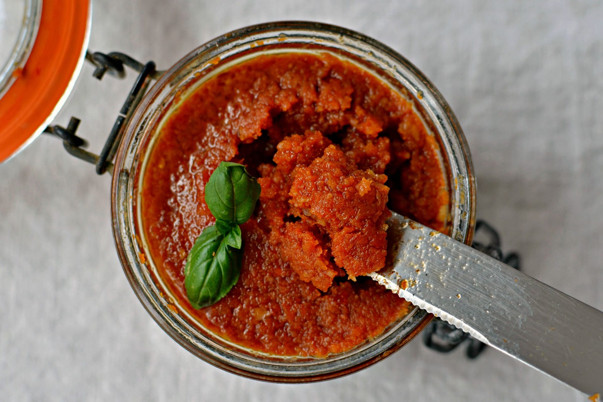 Pesto Rosso oder Verde: Beide sind bei Pasta-Fans beliebt.