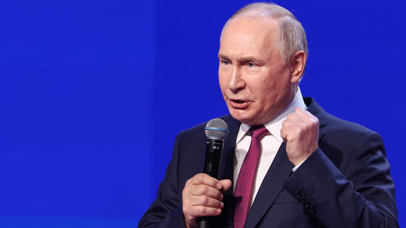 Wladimir Putin: Russlands Krieg gegen die Ukraine war das (vorläufige?) Ende des Russischen Balls in Wien.