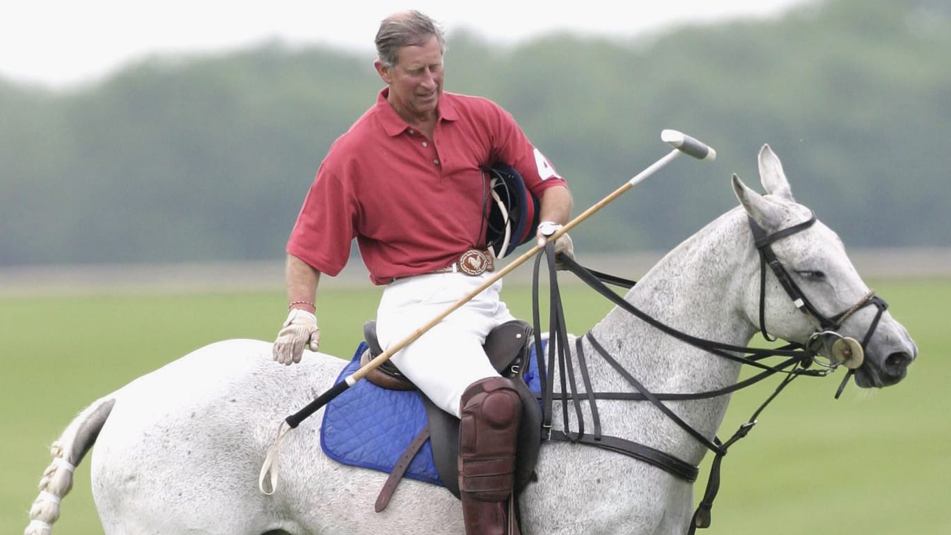 Der damalige Prinz Charles bei einem Polospiel im Jahr 2003