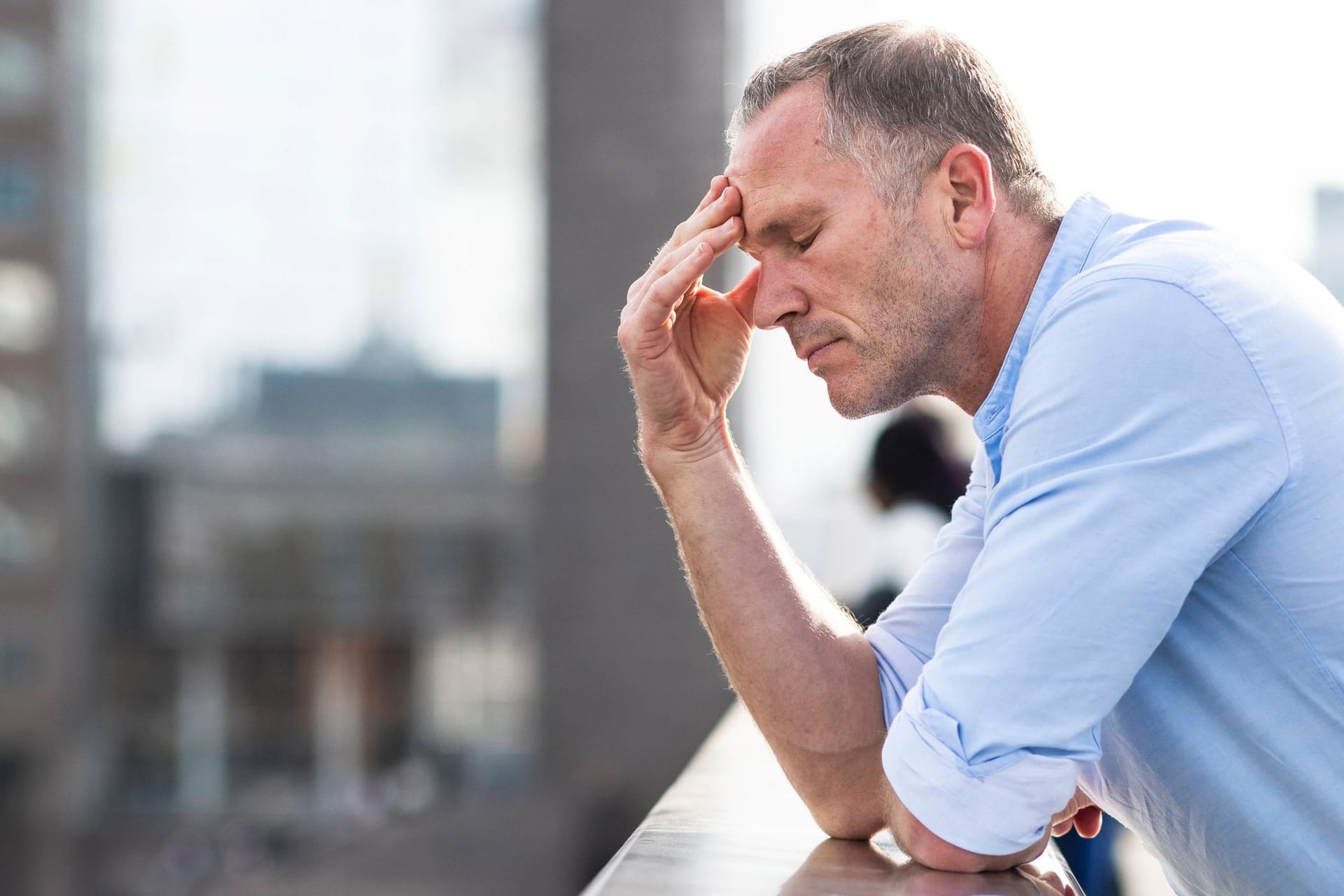 Gestresster Mann (Symbolbild): Jeder Fünfte sieht eine hohe Gefahr, ein Burnout zu erleiden.