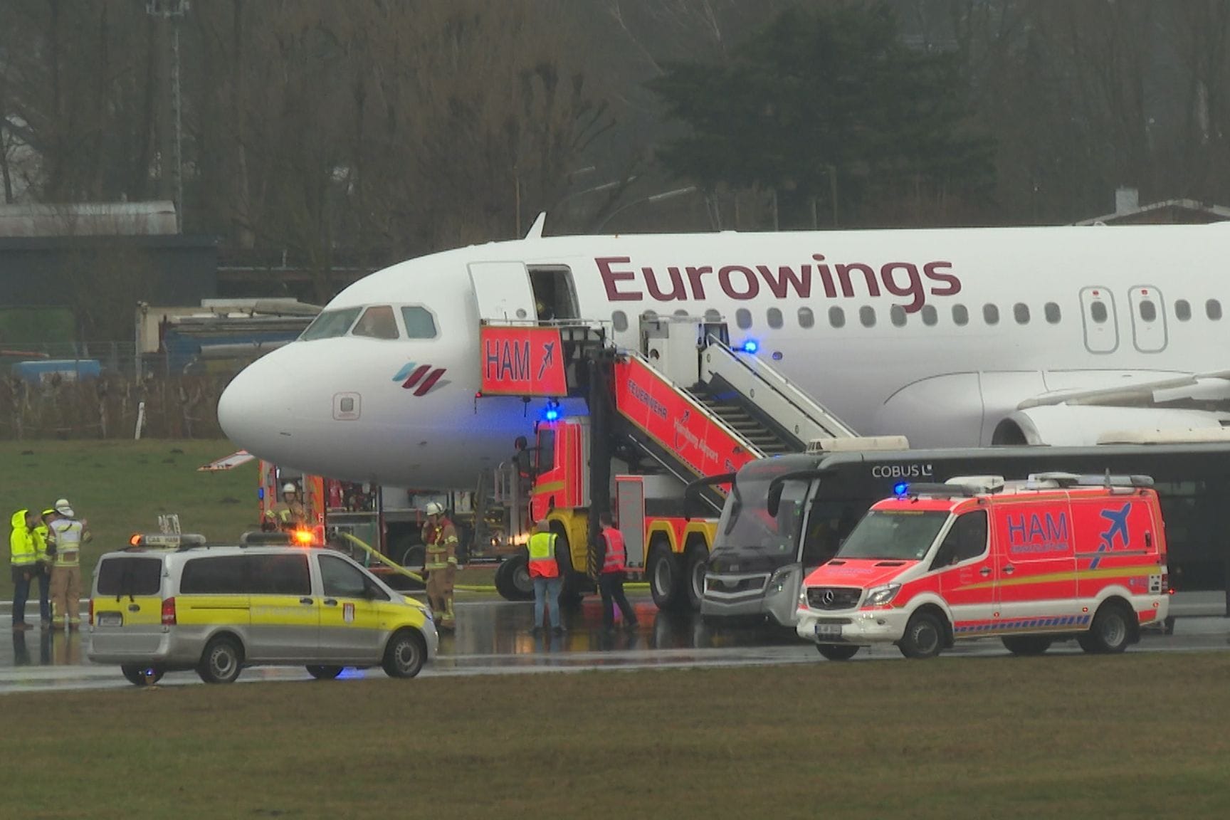 Reifen platzen bei der Landung eines Fliegers