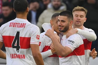 Deniz Undav jubelt: Sein VfB Stuttgart siegt in der Bundesliga weiter.