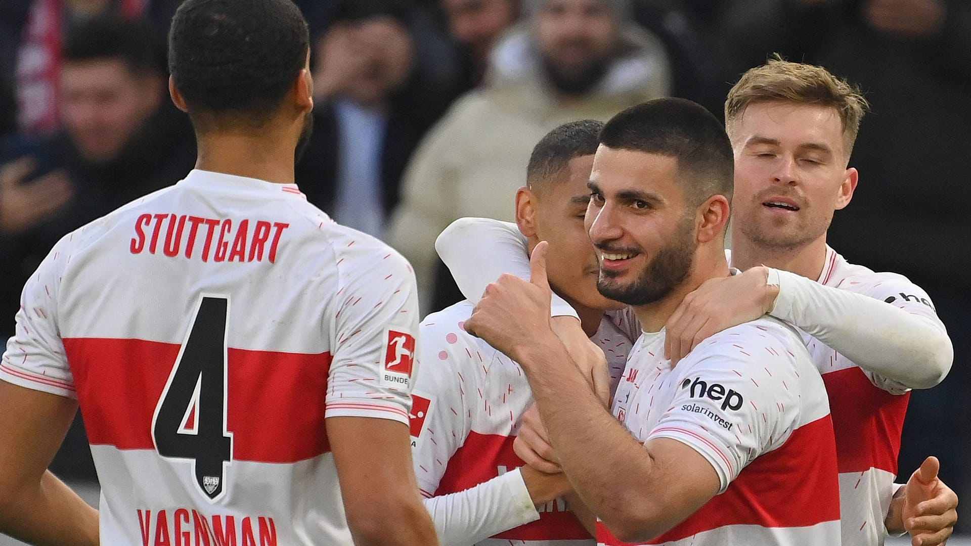 Deniz Undav jubelt: Sein VfB Stuttgart siegt in der Bundesliga weiter.