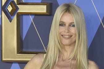 Claudia Schiffer: Sie ist zum 15. Mal auf dem Cover der deutschen "Vogue".