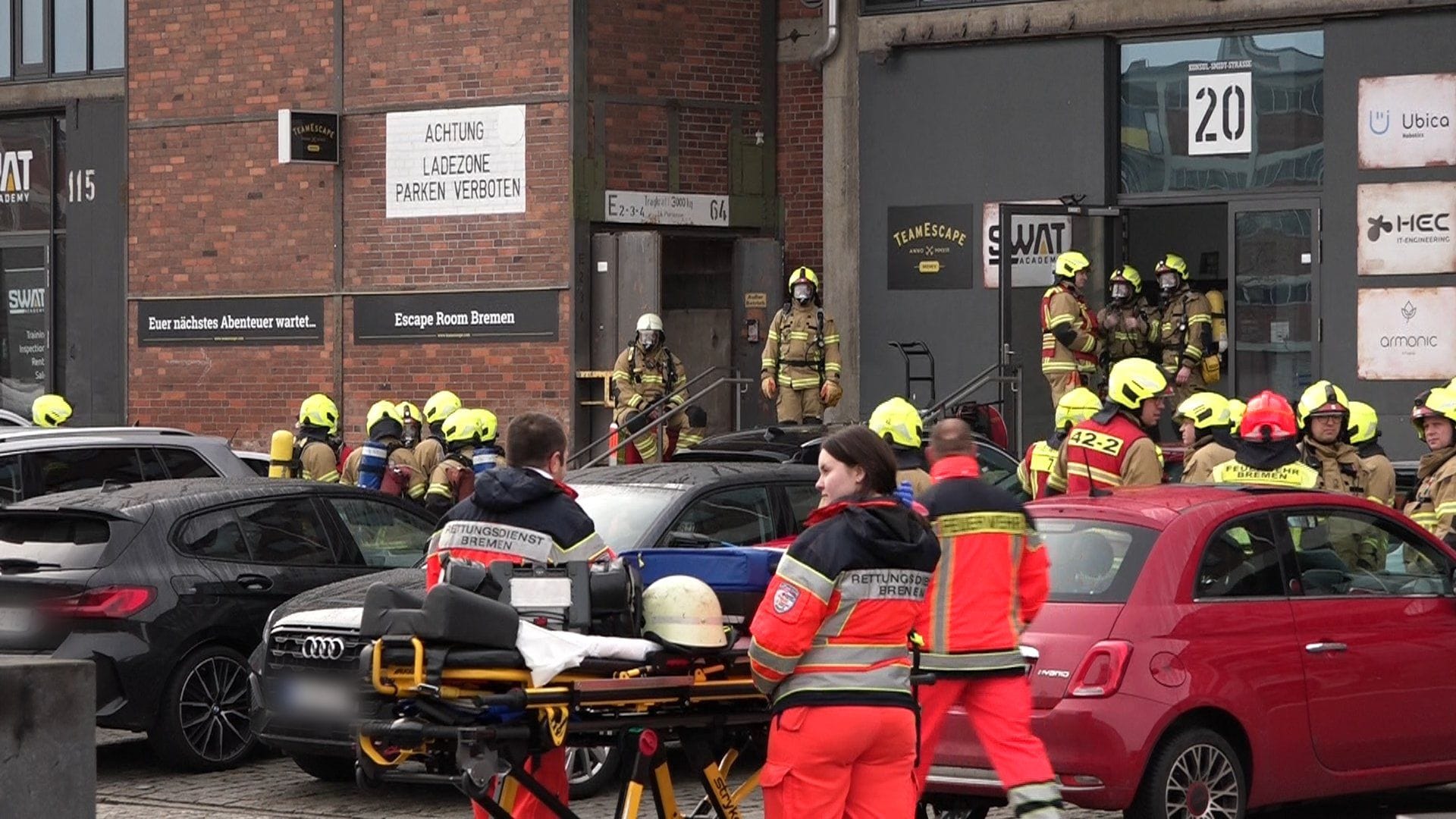 Zahlreiche Kräfte sind in Bremen im Einsatz. Zahlreiche Kräfte sind in Bremen im Einsatz.