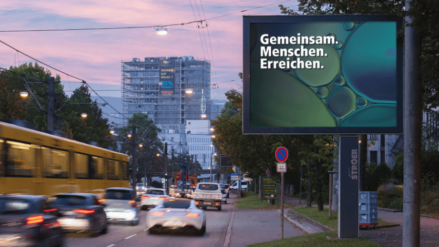 Die Kampagne startet am Donnerstag deutschlandweit auf digitaler Außenwerbung.