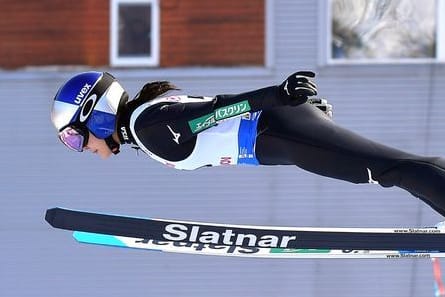 Skispringerin im Flug: Der Wettbewerb in Rasnov musste abgesagt werden.