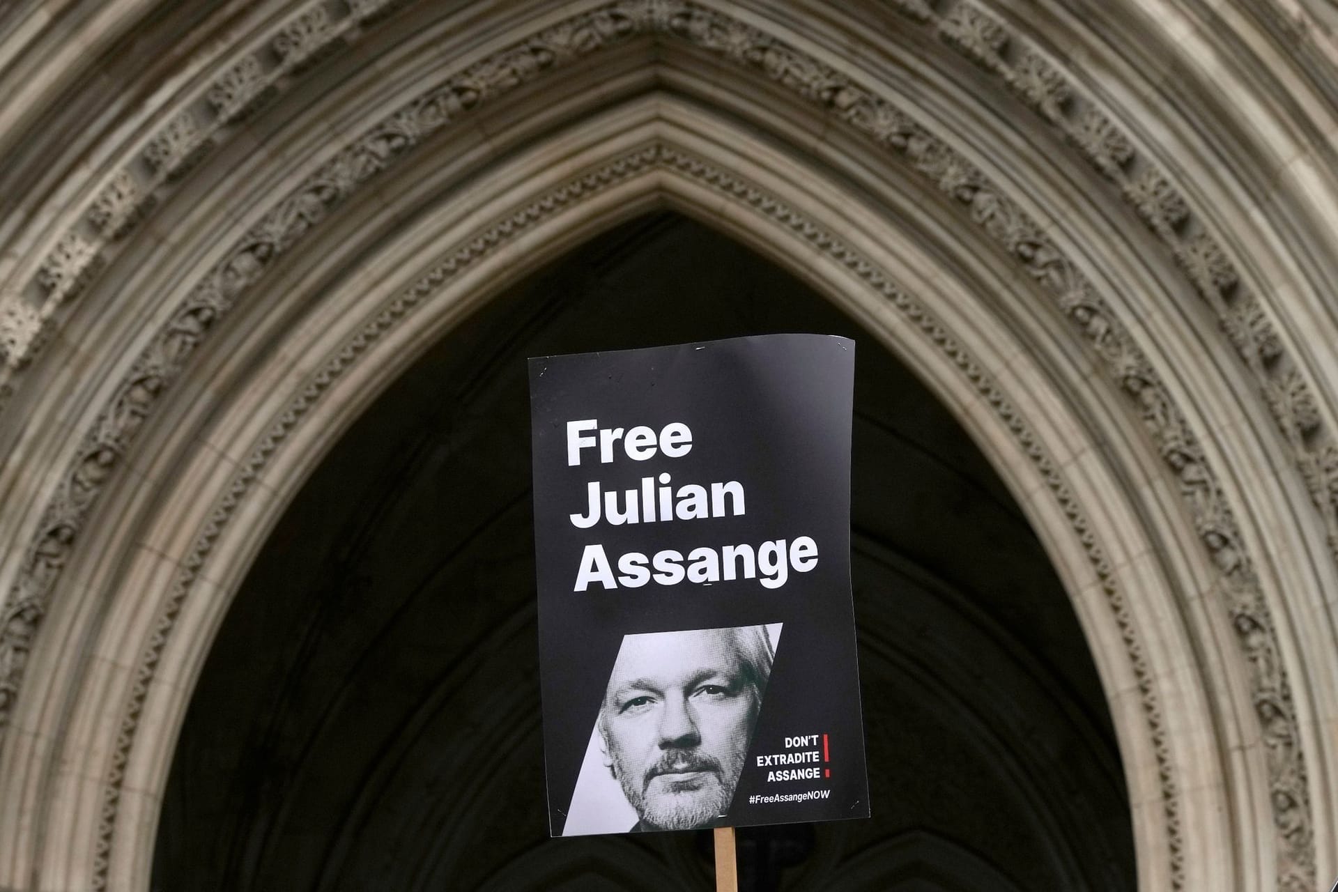 Transparent für Julian Assange