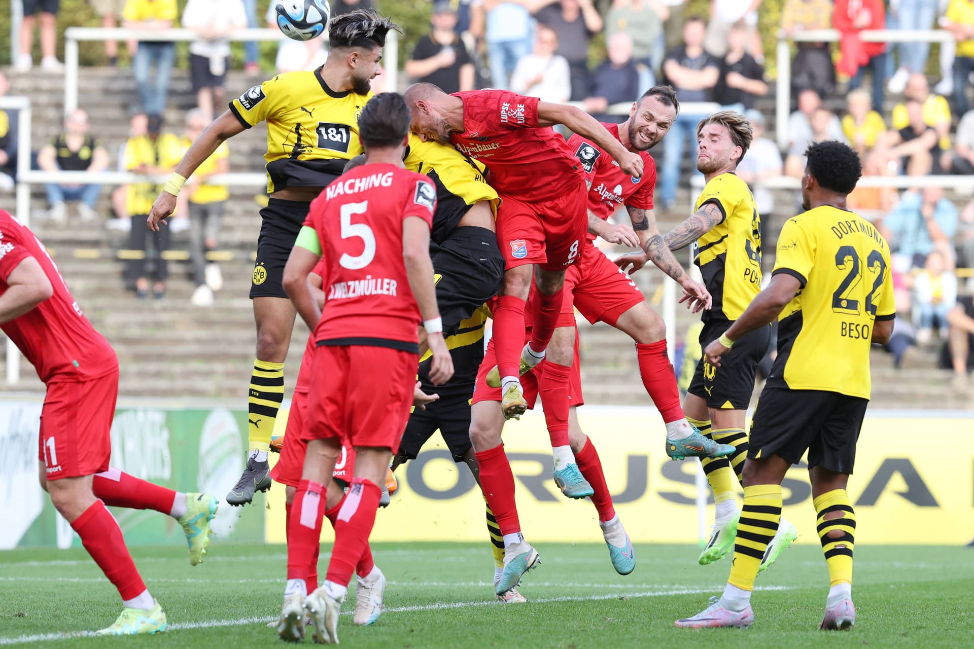 Die SpVgg Unterhaching empfängt am 24. Februar die Reserve von Borussia Dortmund. Das Hinspiel Anfang Oktober endete 2:2-Unentschieden (Archivbild).