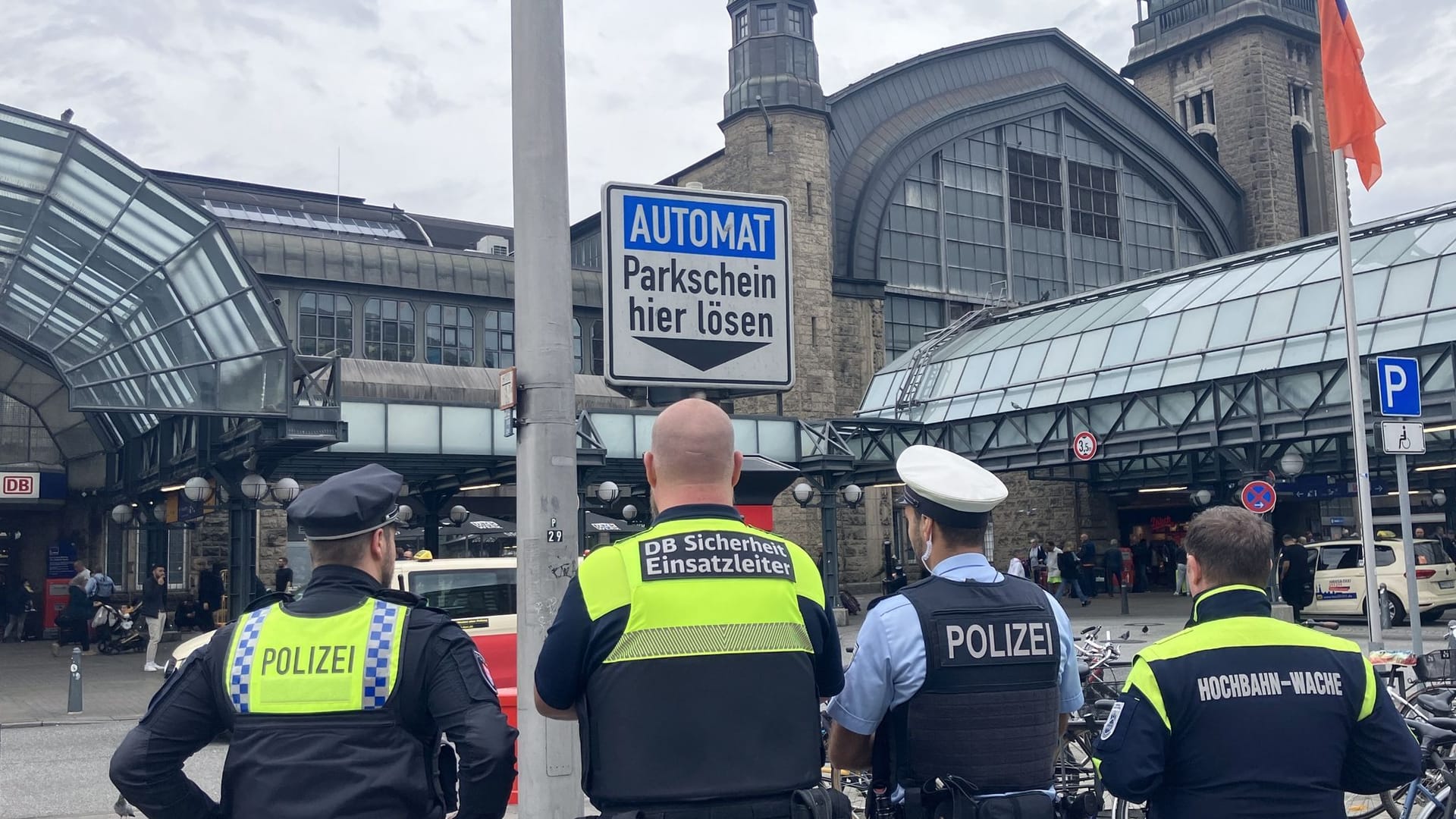 Polizei am Hamburger Hauptbahnhof Polizei am Hamburger Hauptbahnhof