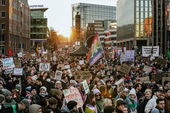 Demonstration gegen rechts in Hamburg im Januar (Archivfoto): Am 25. Februar wird der Protest fortgesetzt.
