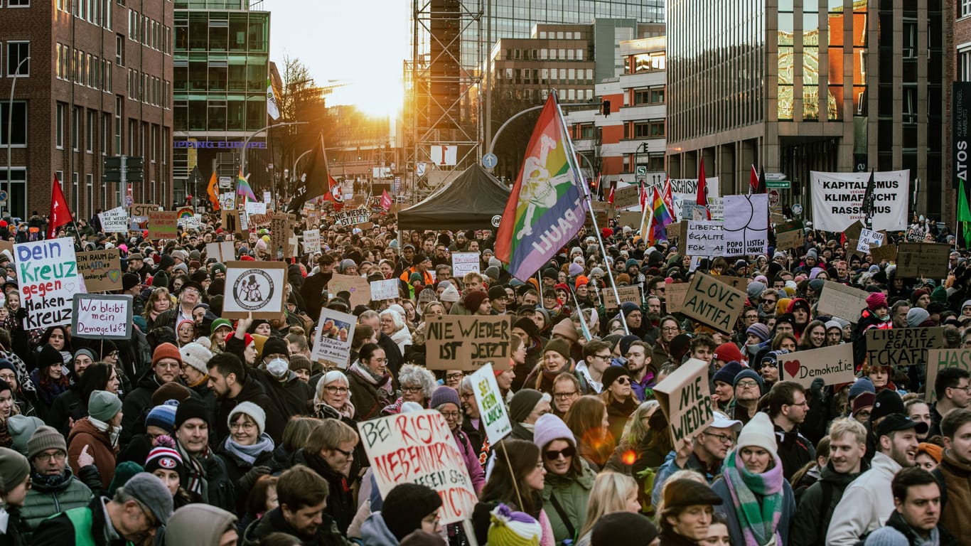 Demonstration gegen rechts in Hamburg im Januar (Archivfoto): Am 25. Februar wird der Protest fortgesetzt.