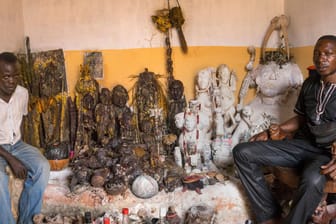 Ein Voodoo-Tempel (Symbolbild): Voodoo ist eine westafrikanische Religion, die für ihre außergewöhnlichen Rituale bekannt ist.