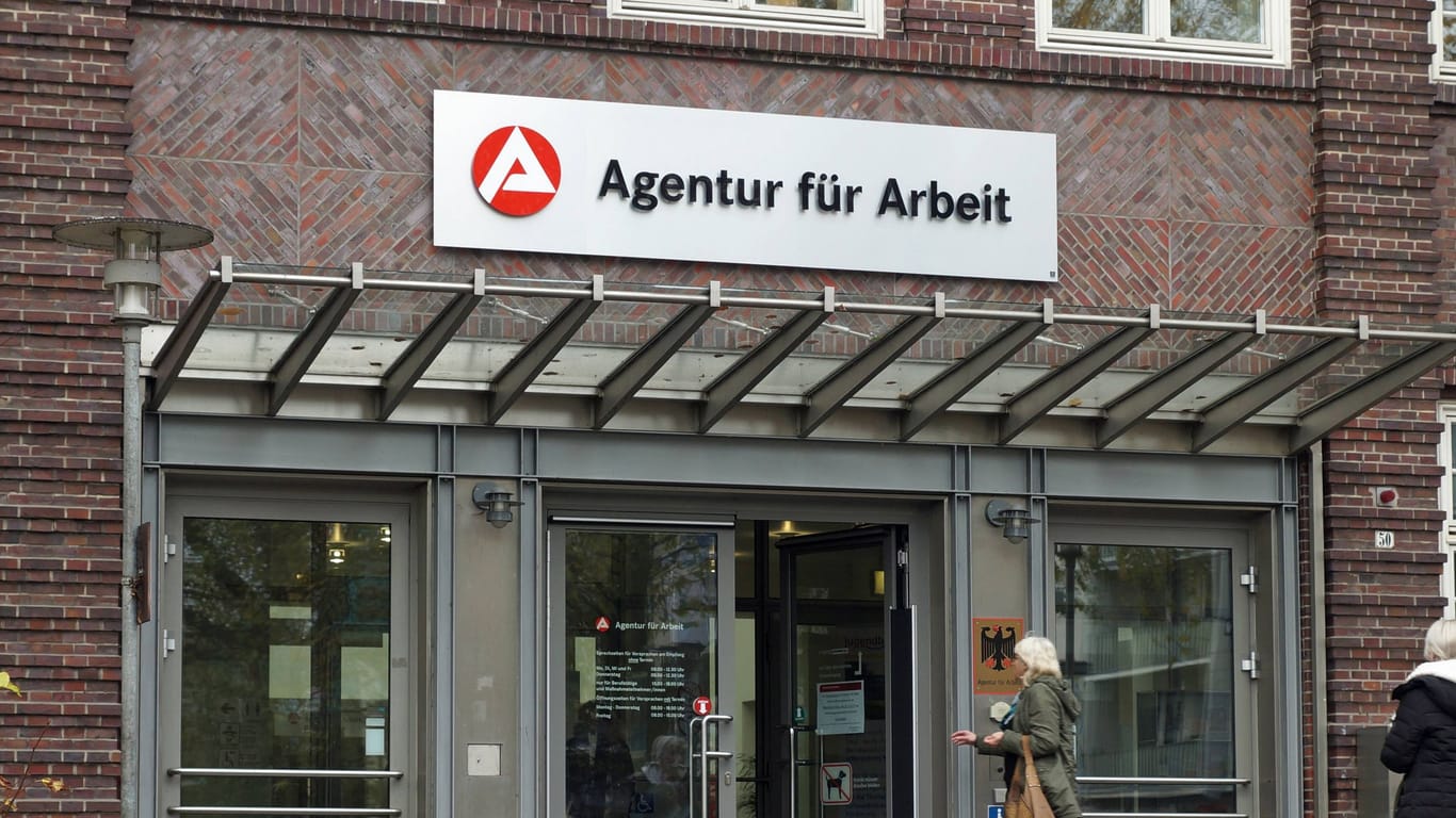 Eingang zur Agentur für Arbeit Bremen: Die Hansestadt wird im Niveauranking auf Rang 46 von 71 geführt.