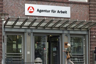 Eingang zur Agentur für Arbeit Bremen: Die Hansestadt wird im Niveauranking auf Rang 46 von 71 geführt.